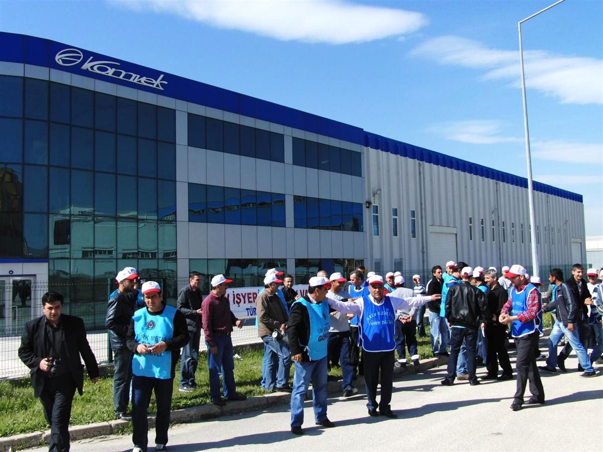 Komvek Fabrikasında Grev
