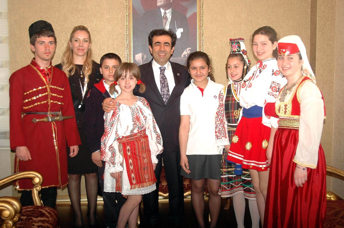Konuk Öğrencilerden Vali Güzeloğlu\'na Ziyaret
