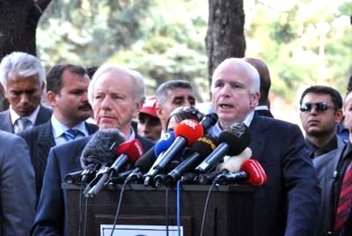 Mccain ABD\'nin Afganistan\'daki Misyonunu Uzatması Çağrısında Bulundu