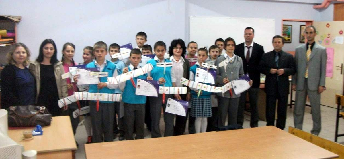 Model Uçak Kursu\'nda Başarılı Olan Öğrencilere Sertifika