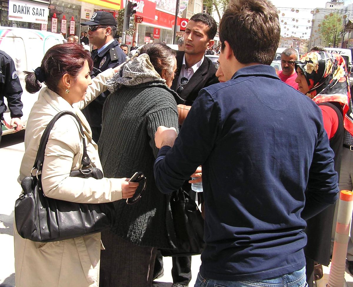 Motosikletin Çarptğı Kadın Yaralandı