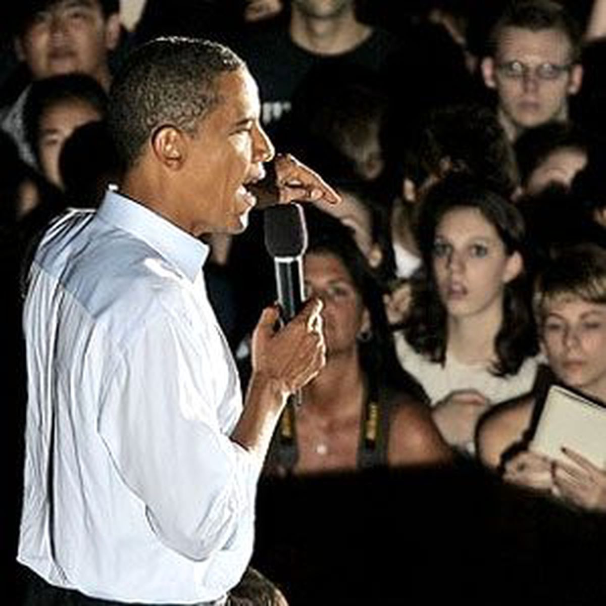 Obama\'nın Başı Gençlerle Dertte