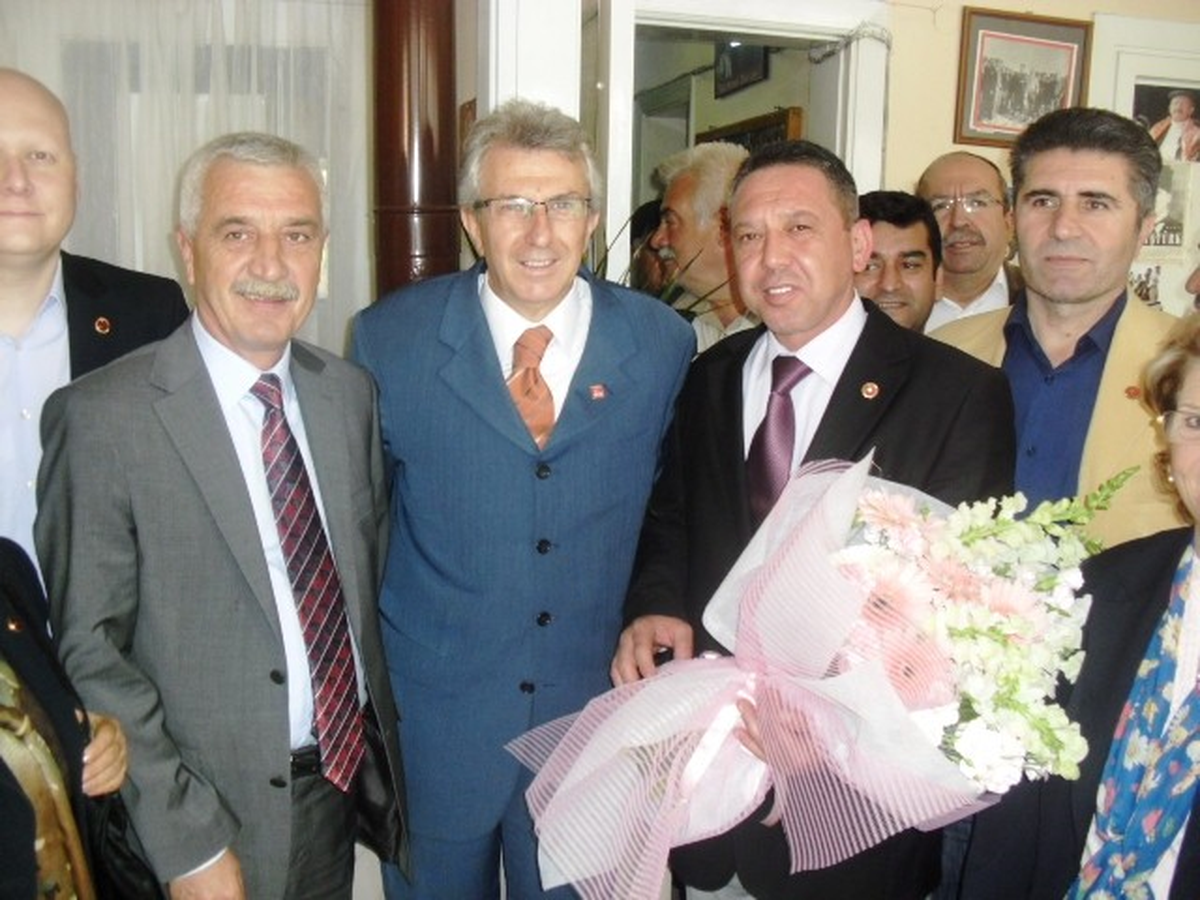 Ödemiş CHP\'de Başkan Eriş, Tebrikleri Kabul Etti