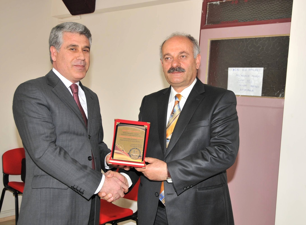 Öğrenci Dostu Örnek Okullara Belgeleri Verildi