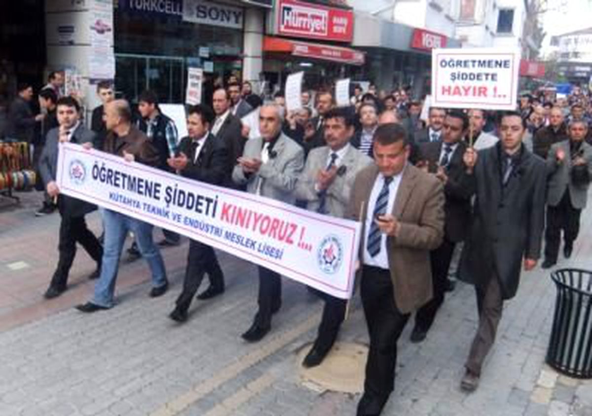 Öğrenci Öğretmenini Bıçakladı