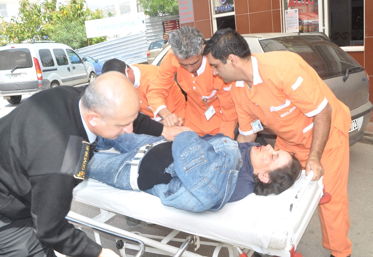 Otomobile Çarpan Motosikletli Kadın Yaralandı