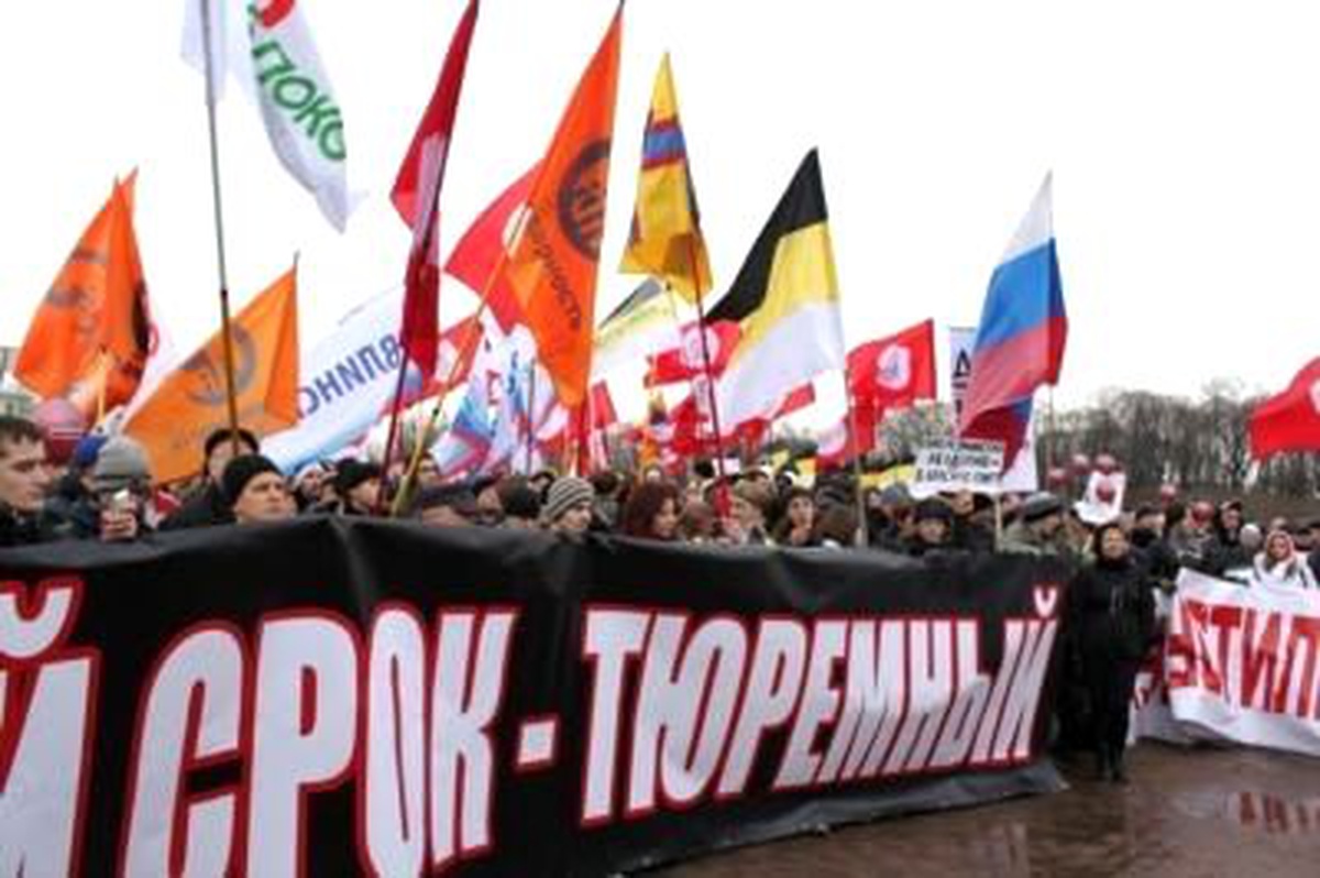 Rusya\'da Putin Karşıtı Feminist Kızlara Destek Gösterisi