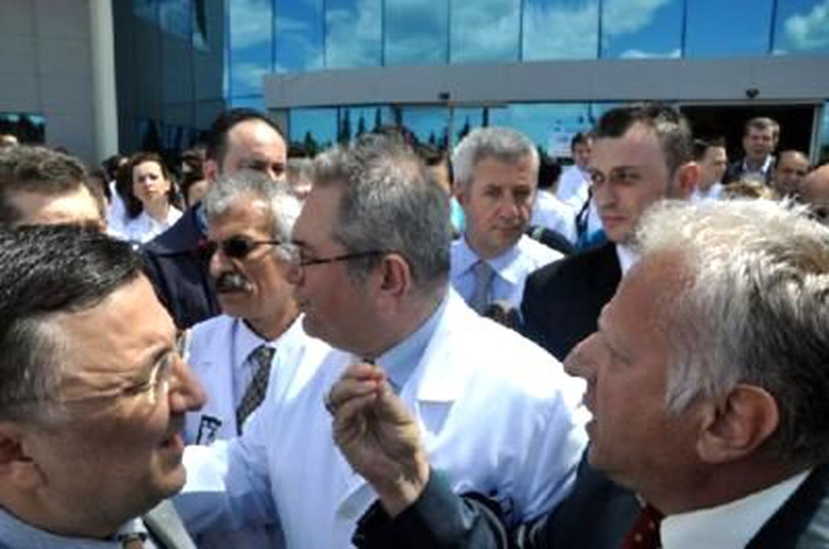 Sağlık Çalışanları Eylemde (1)