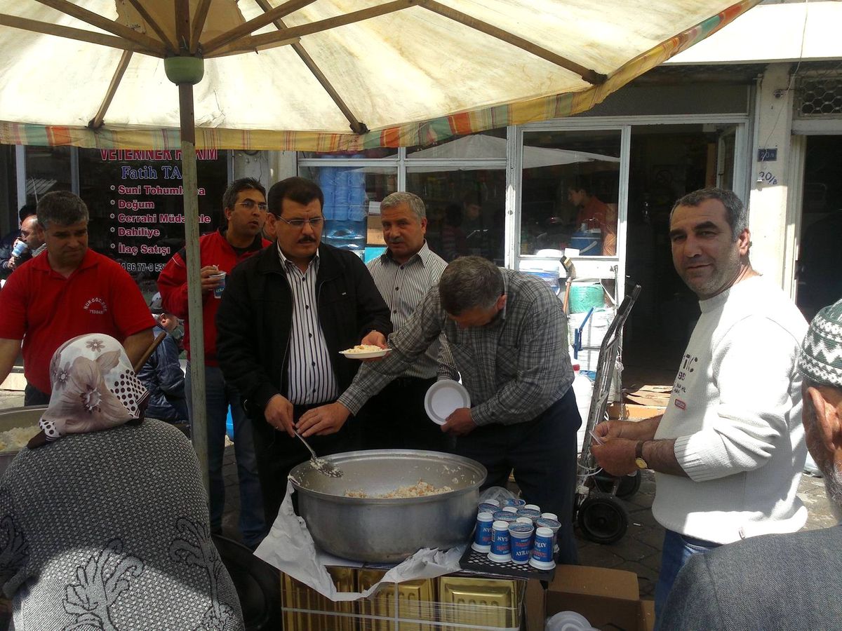 Salihlili Bakkallar, Pilav Ayran İkram Etti