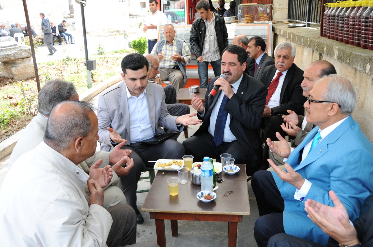 Tarsus Belediyesi, Vatandaşlara Buhara Pilavı İle Bal Şerbeti İkram Etti