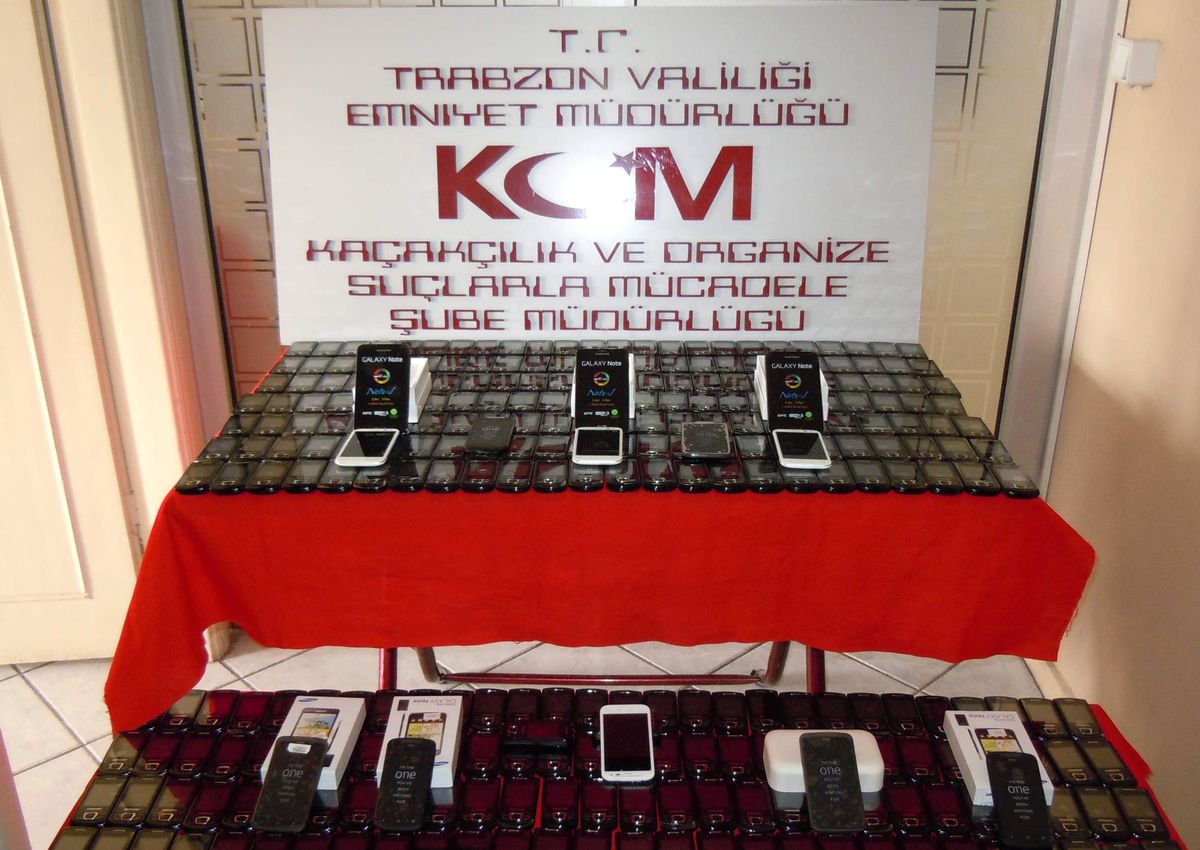 Trabzon\'da Cep Telefonu ve Akaryakıt Kaçakçılığı