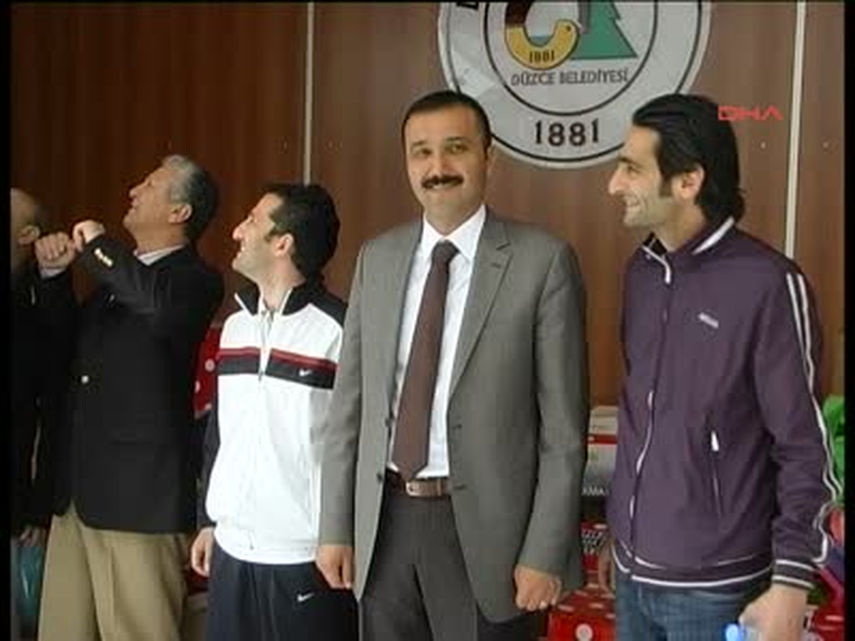 Van'lı Depremzede Çocuklara Bir Tır Dolusu Bayram Hediyesi