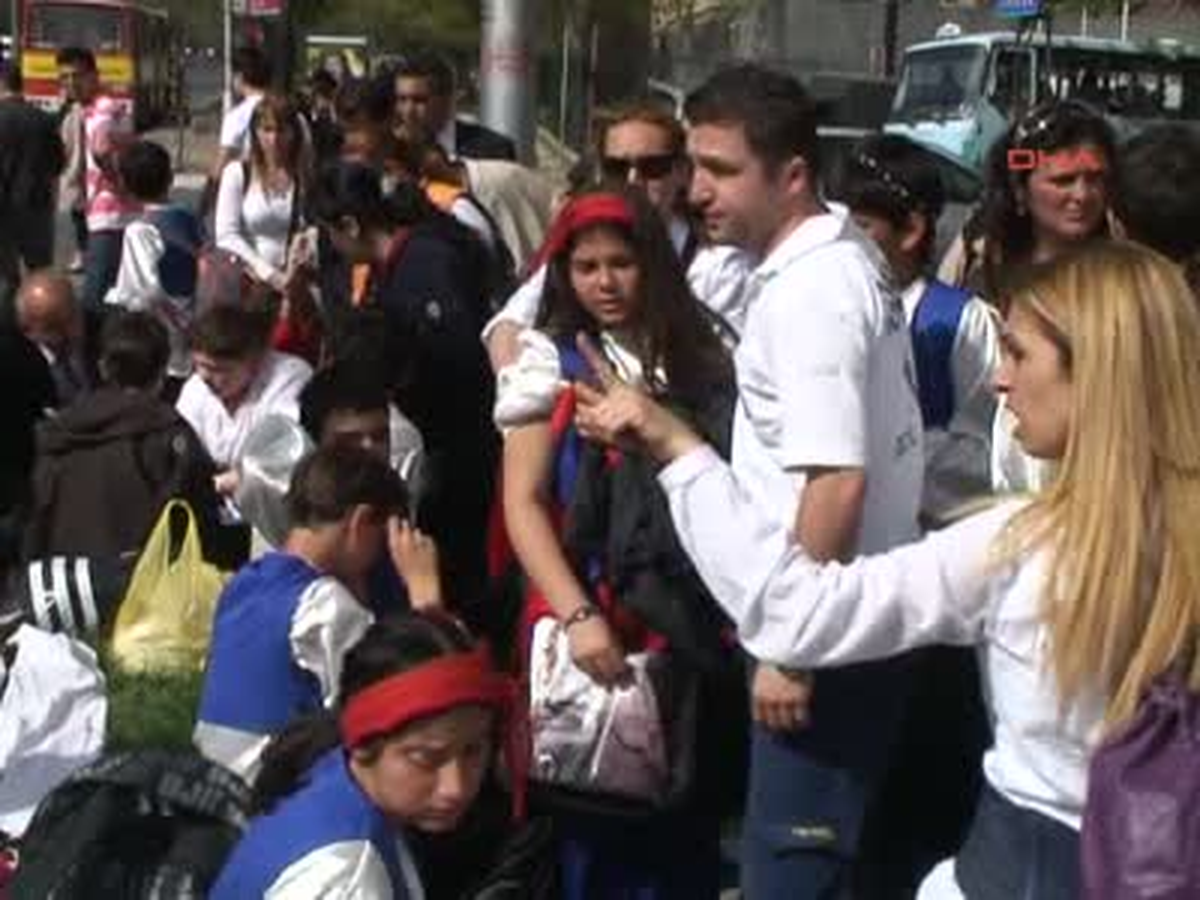 23 Nisan Provası Dönüşü Kaza : 13 Öğrenci Yaralandı