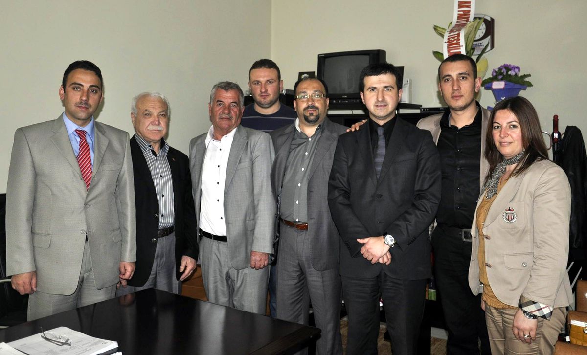 AK Parti Biga Teşkilatından Çocuk Esirgeme Kurumu\'na Ziyaret