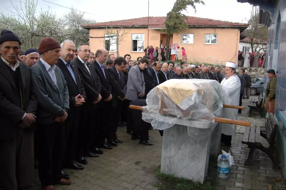 AK Parti Orhaneli İlçe Başkanı Demir'in Annesi Son Yolculuğuna Uğurlandı