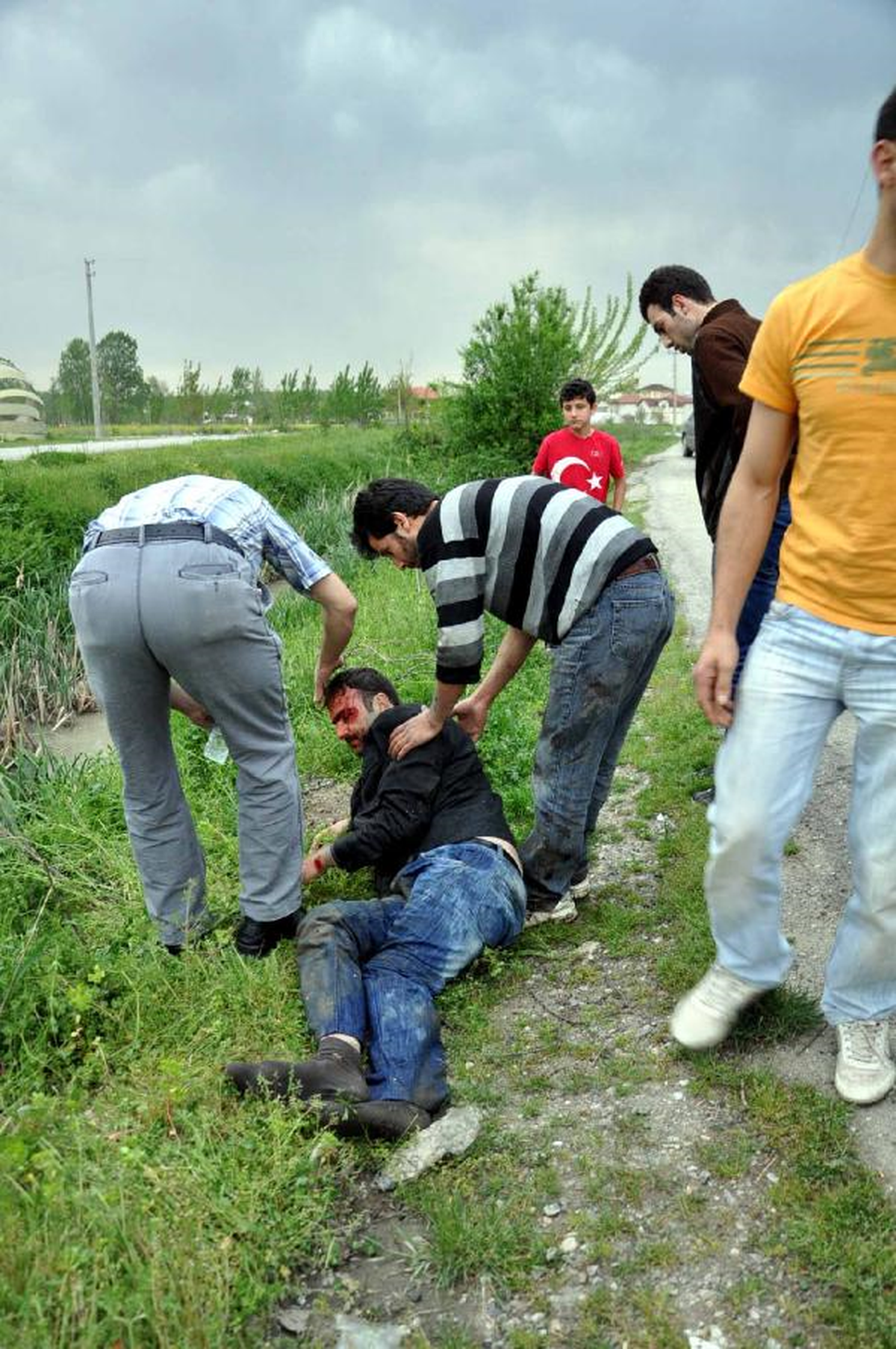 Akyazı\'daki Kazada Yaralılar Çevre İlçelerden Gelen Ambulanslarla Taşındı