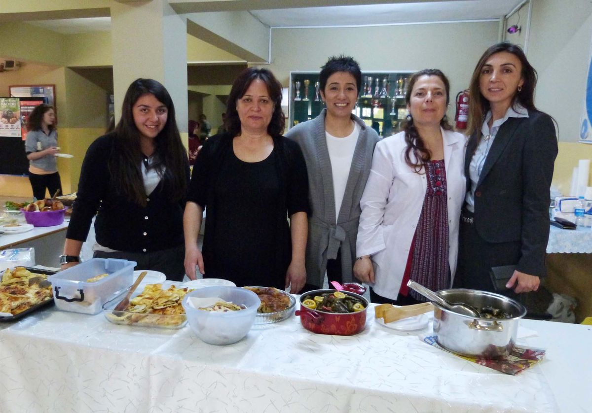 Alaplı\'da Kütüphaneye Destek Kermesi