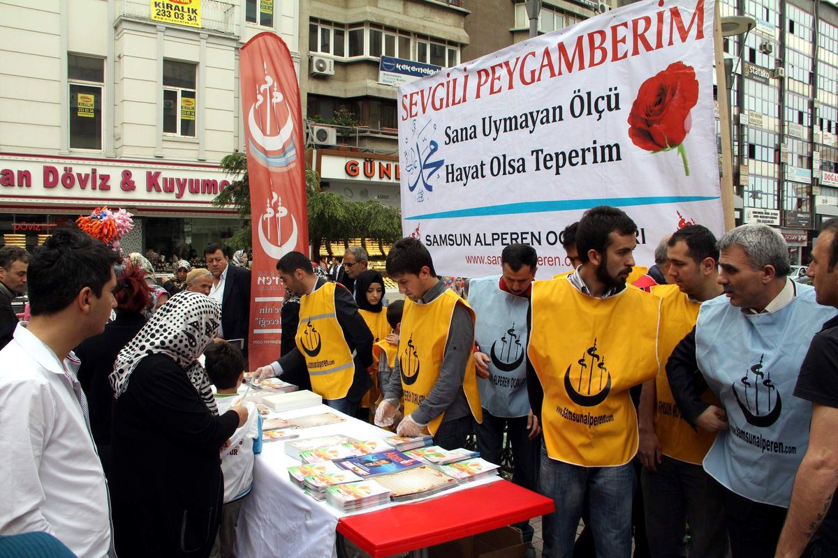 Alperen Ocakları Kitap ve Veda Hutbesi Dağıttı