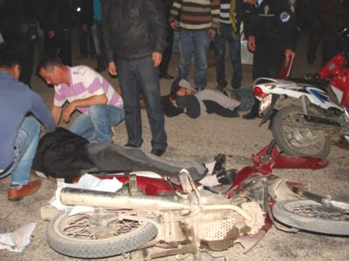 Antalya\'da 2 Motosiklet Çarpıştı: 2 Yaralı