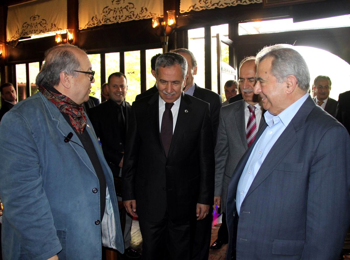 Arınç, KKTC Başbakanına Bursa Kebabı İkram Etti