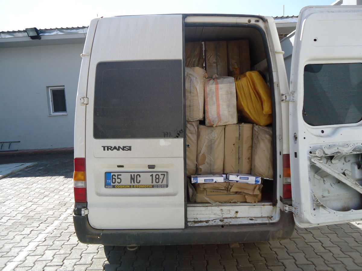 Başkale\'de 41 Bin 500 Paket Kaçak Sigara Ele Geçirildi