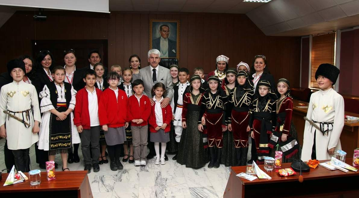 Başkan Sakallı Dünya Çocuklarını Ağırladı