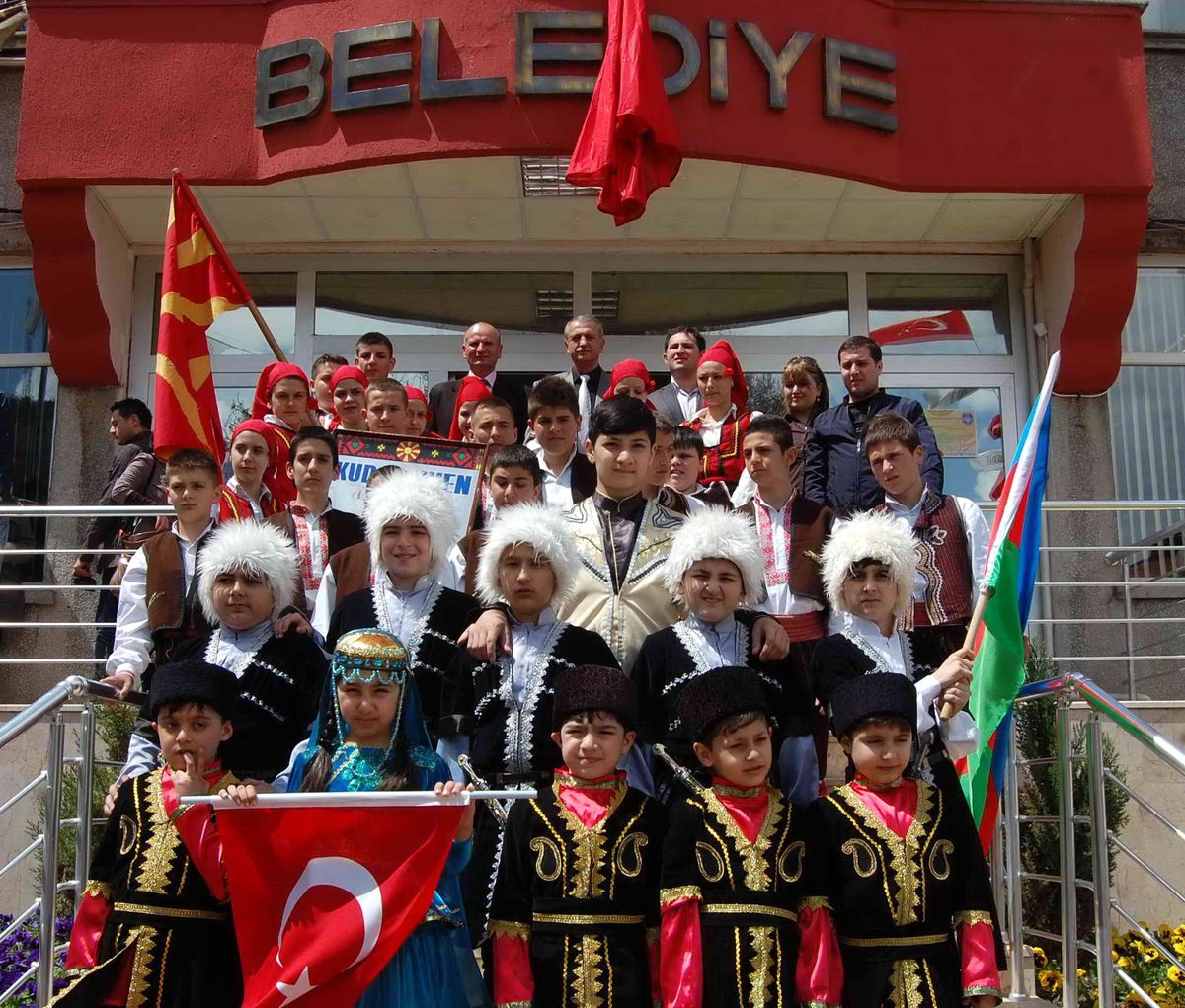 Bayram Konukları Mehteran Eşliğinde Simav\'ı Dolaştı