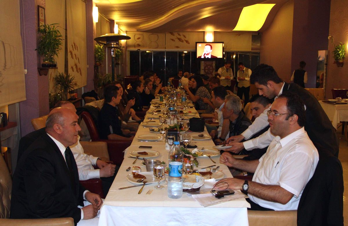 Canik Belediye'den Galibiyet Yemeği