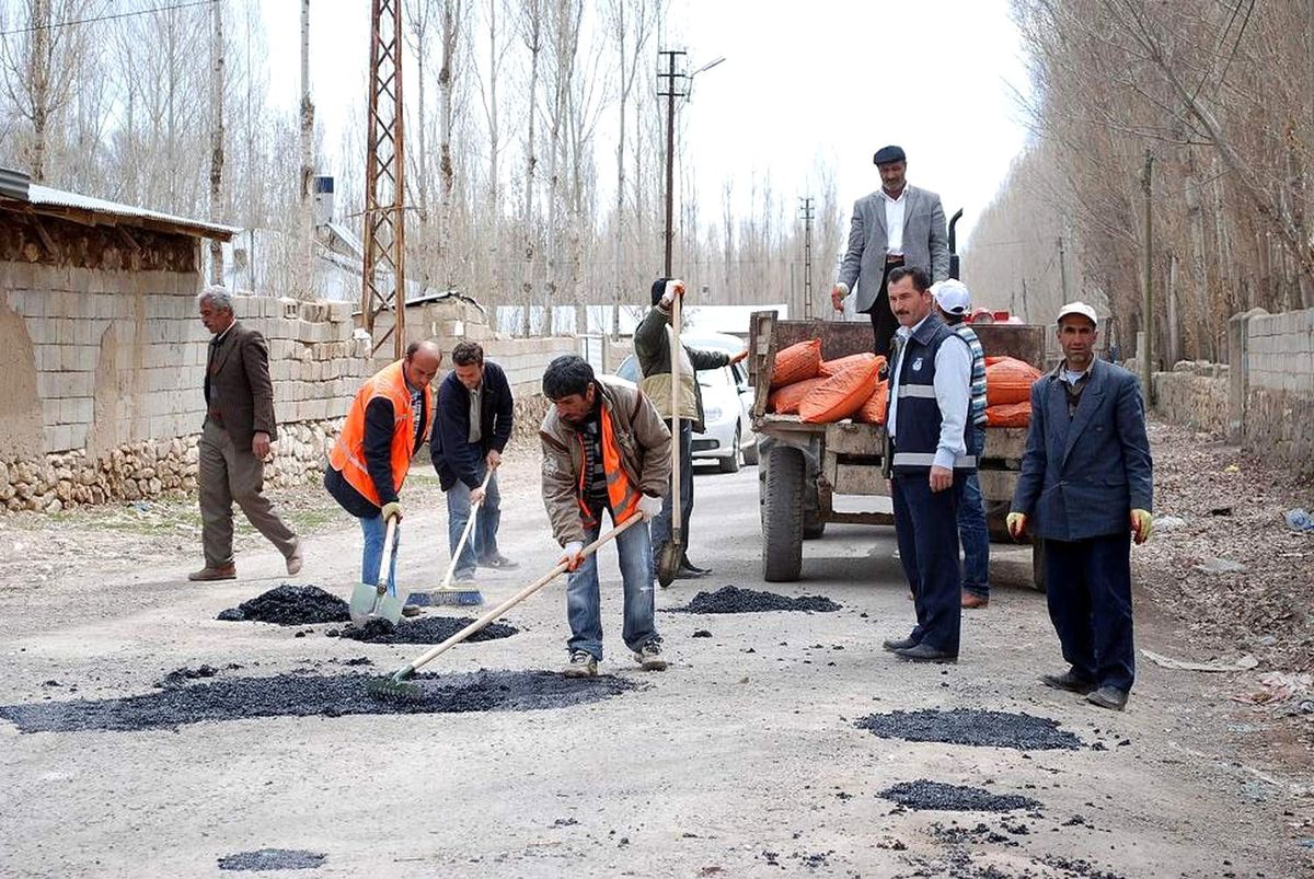 Çelebibağı\'nda Depremden Ötürü Bozulan Yollar Onarılmaya Başlandı