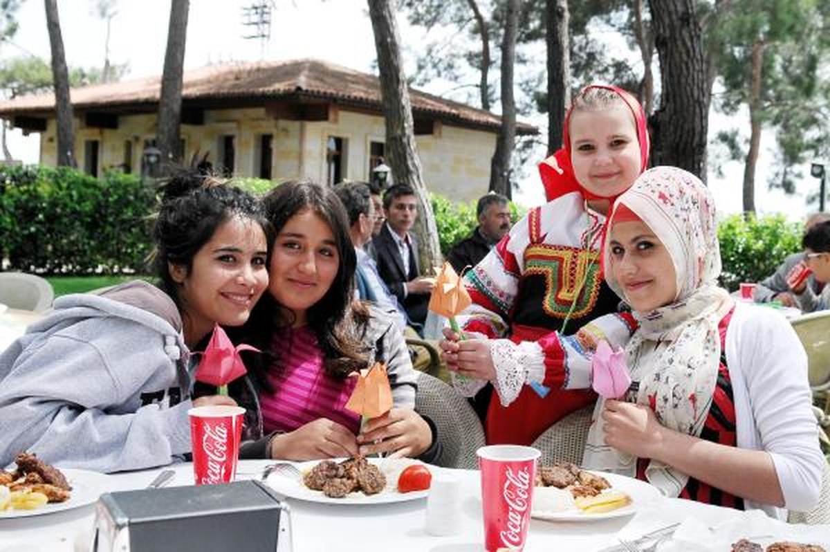 Depremzede Çocuklar Yabancı Akranlarıyla Buluştu