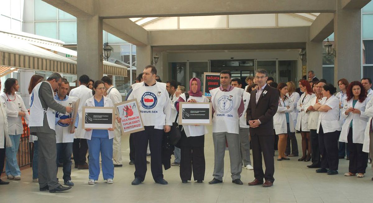 Doktor Arslan İçin İzmir\'de Lokma Döktürüldü
