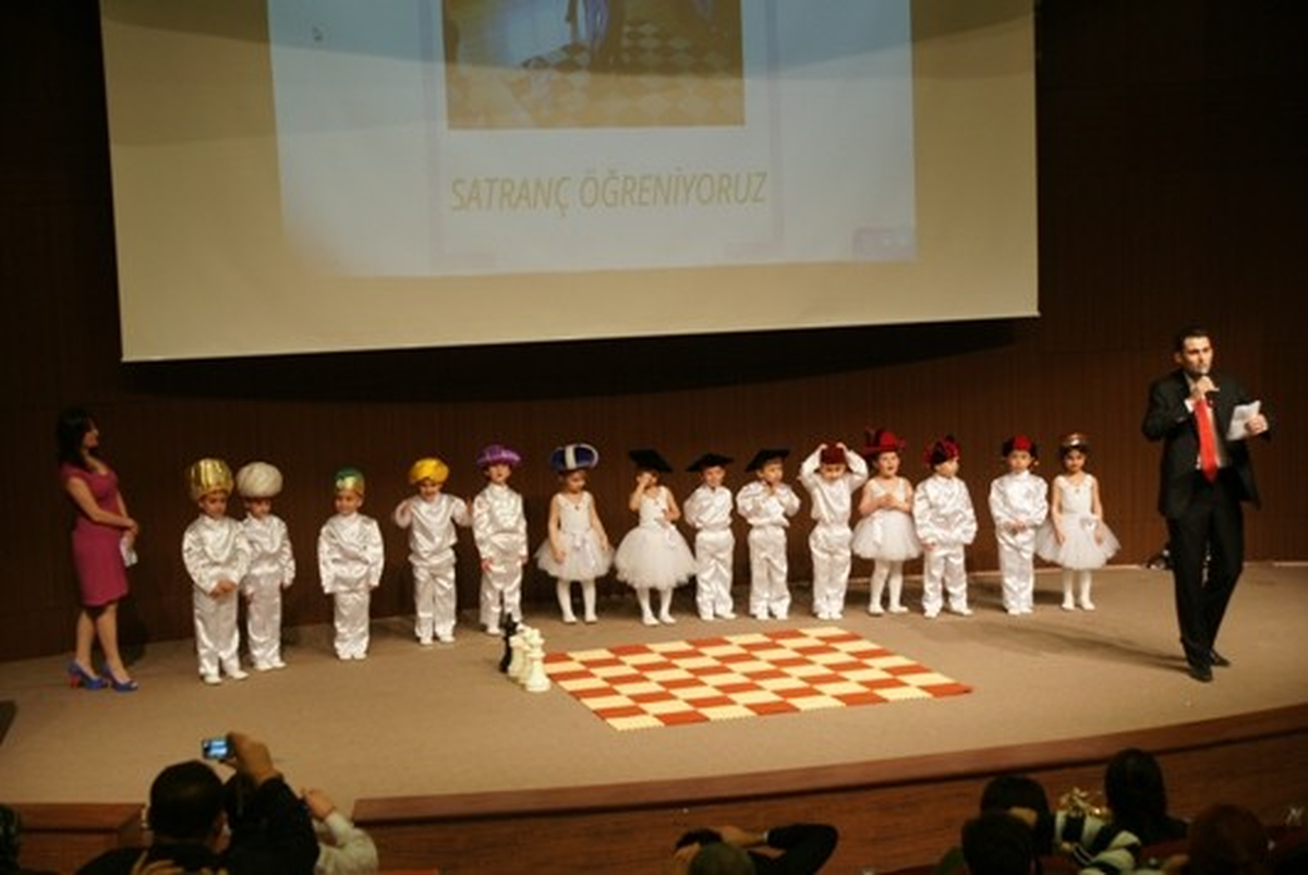 Dü\'de 23 Nisan Ulusal Egemenlik ve Çocuk Bayramı Coşkuyla Kutlandı