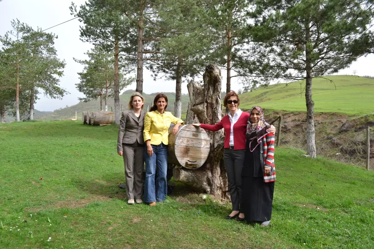 Dü Rektörü Şerifoğlu Dagem\'i ve Yığılcalı Bayan Arıcıları Ziyaret Etti