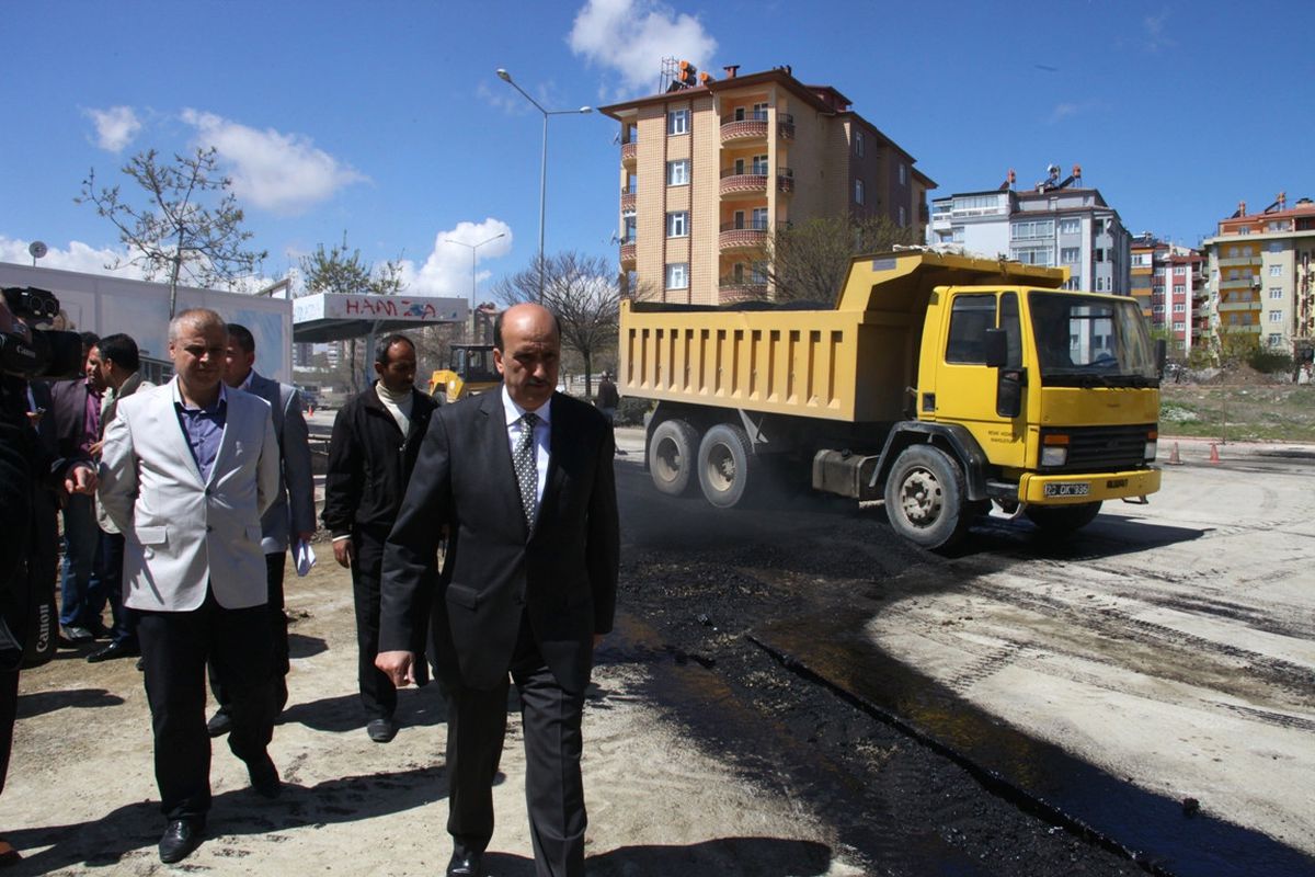 Elazığ\'da Bozulan Yollar Onarılıyor
