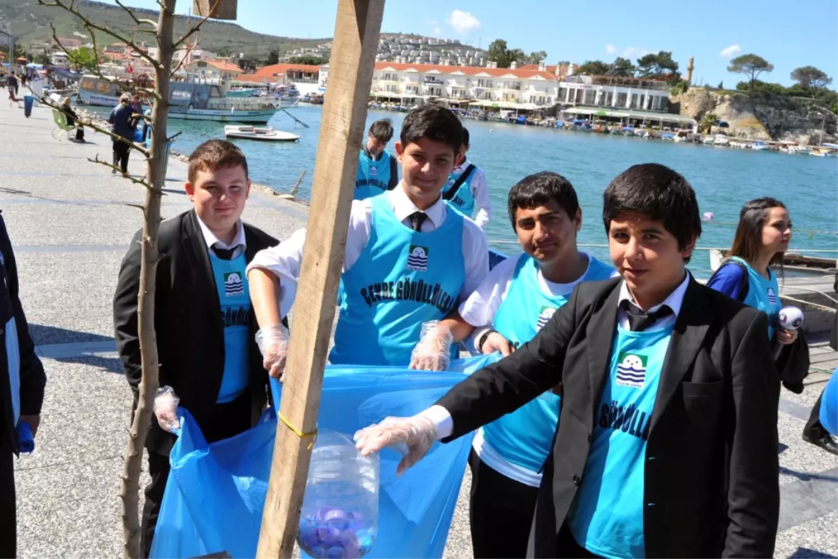 Foça Sahilleri Pırıl Pırıl Oldu