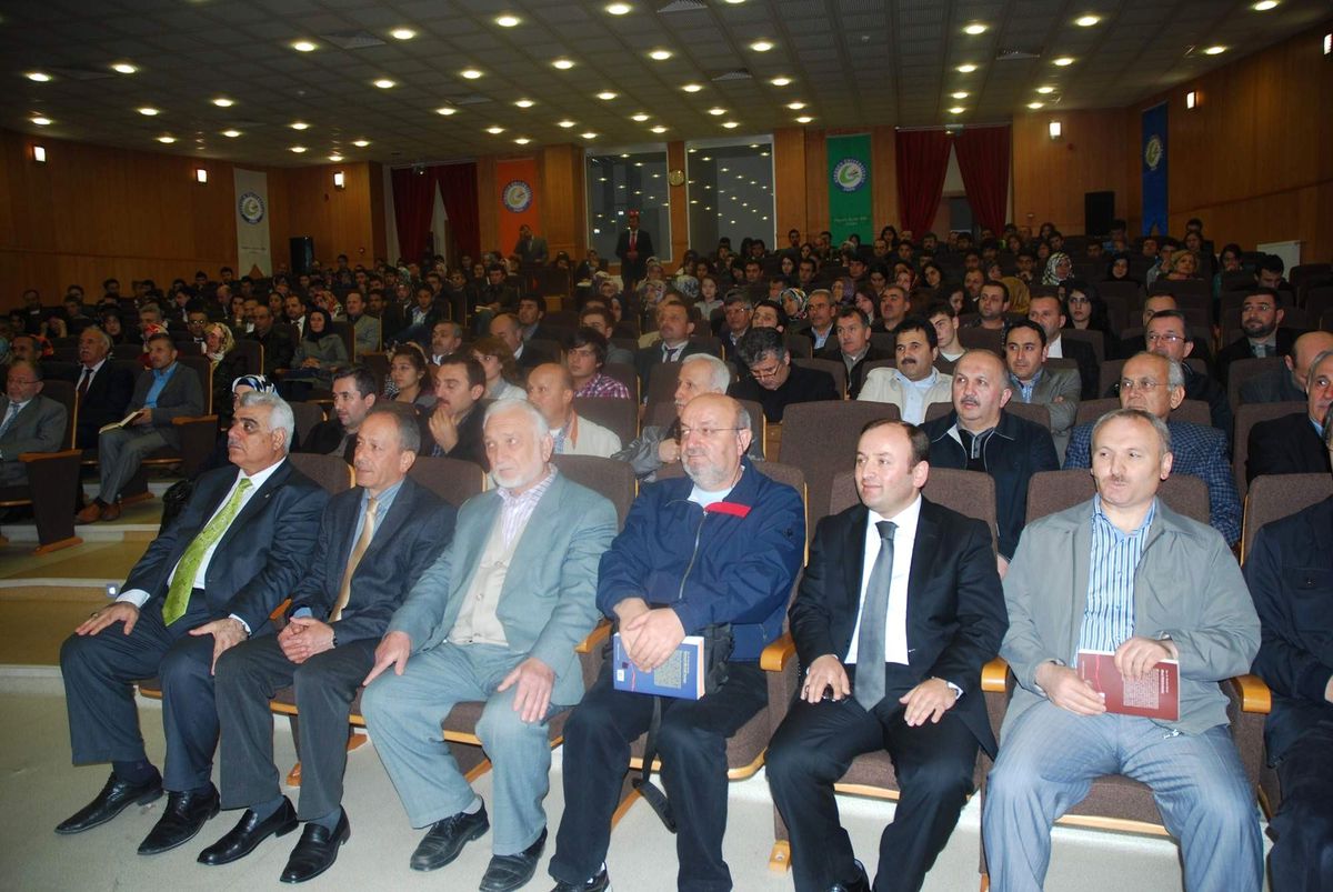 Giresun'da 'Cumhuriyet Döneminde Kur'an Çevirilerinin Siyasi ve İdeolojik Hikayesi' Konferansı