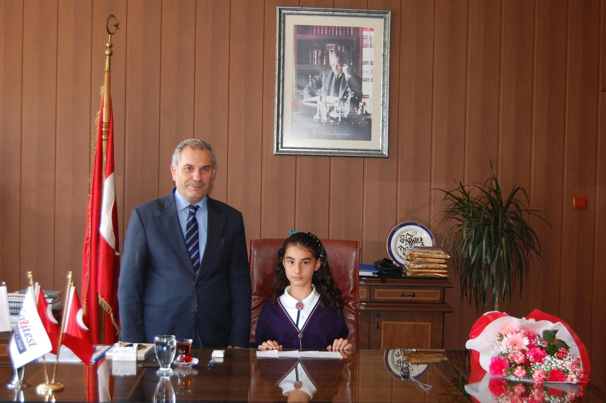 Gül'ün Koltuğuna Deniz Koçer Oturdu