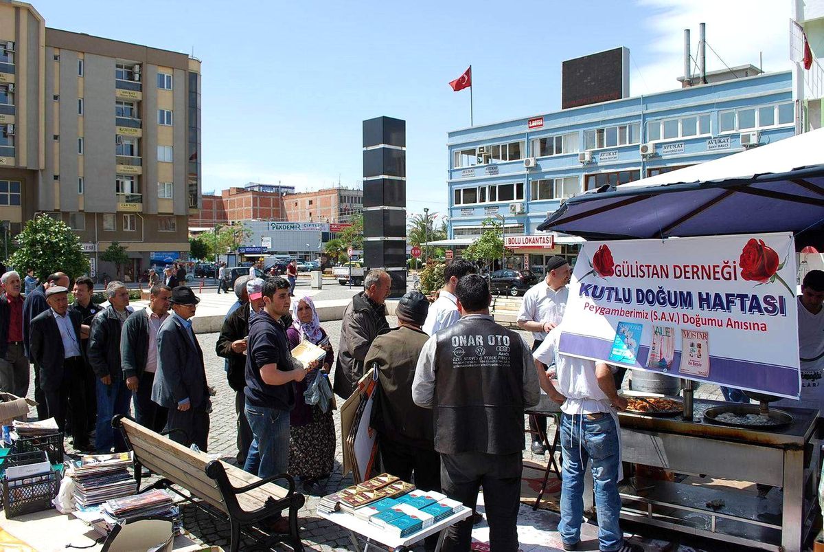 Gülistan Derneği Lokma Döktürdü