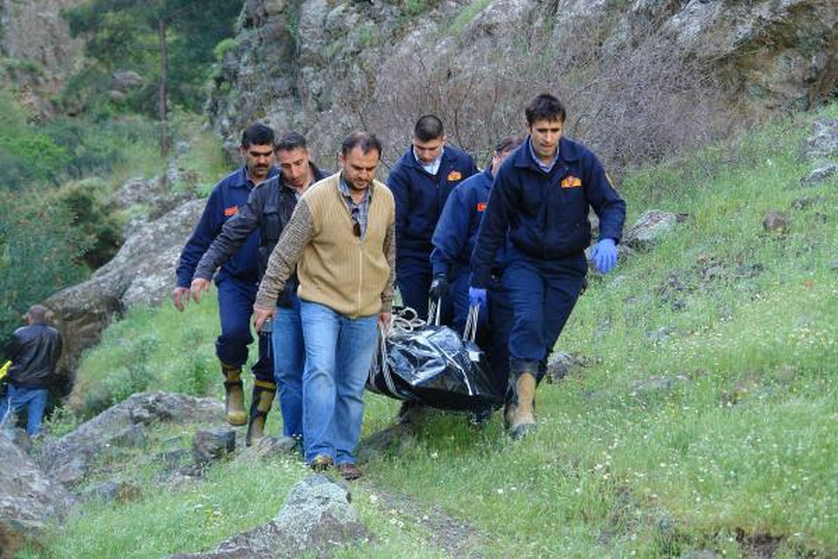 Hastanede Çalışan Memur Ağaca Asılı Bulundu