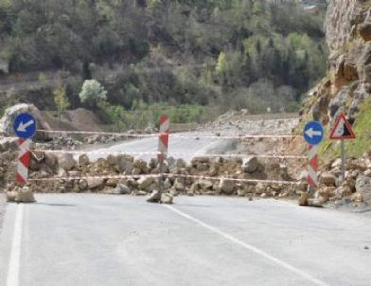 Heyelan Nedeniyle Trabzon- Gümüşhane Karayolu Ulaşıma Kapandı