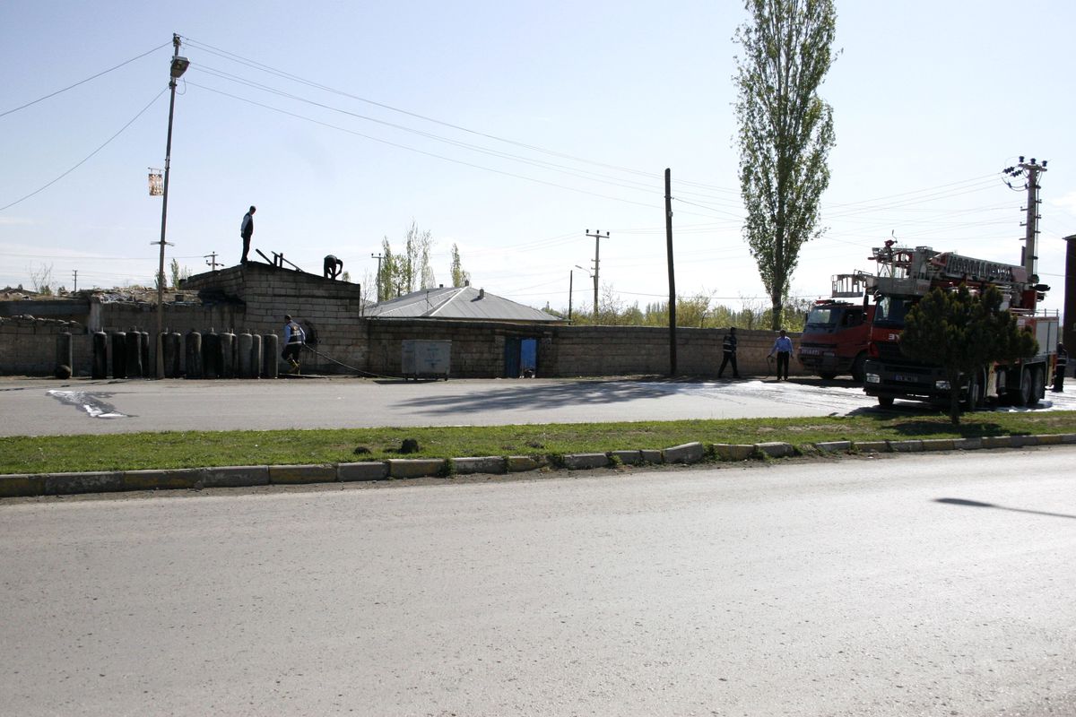 Iğdır\'da Mahalle İçerindeki Tüp Deposu Patladı