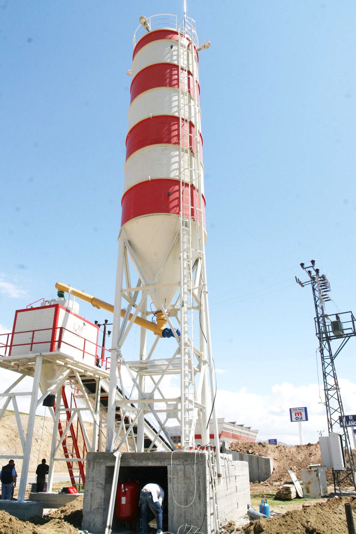 Kozluk\'ta İlk Hazır Beton Santrali Kuruldu