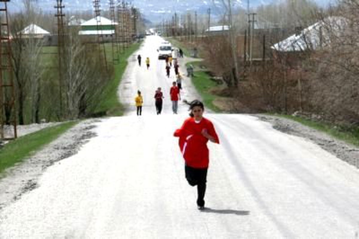 Küçük Kızlar Yarışı Tamamladı, Yıldız Kızlar İse Yarıştan Sonra Bayıldı