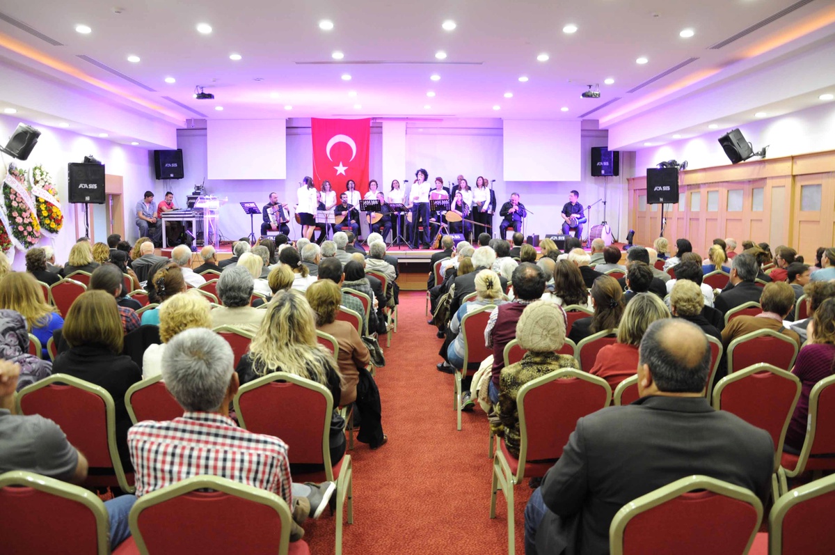 Kuşadası\'nda Soğucak Köyü İlköğretim Okulu Yararına Konser
