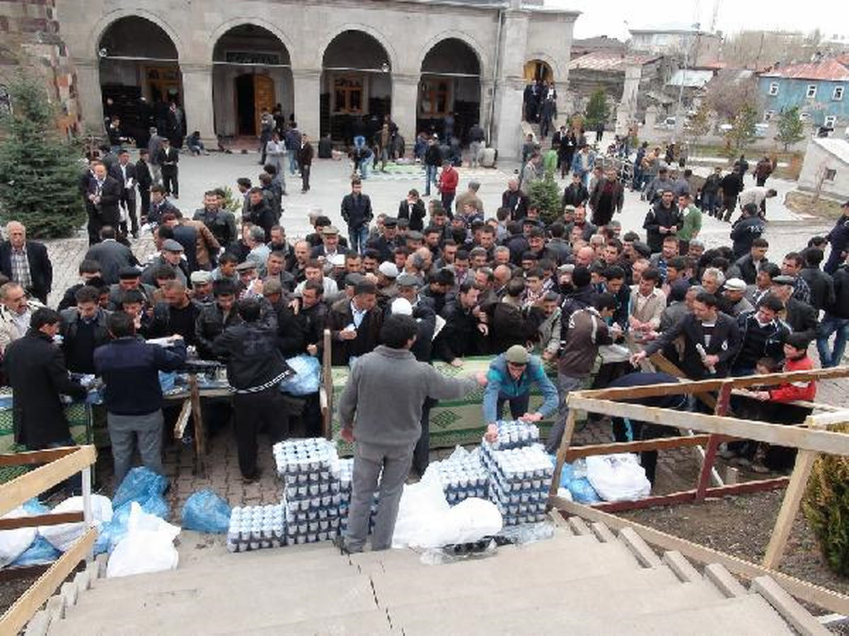 Kutlu Doğum Haftası'nda Ayran- Döner İzdihamı