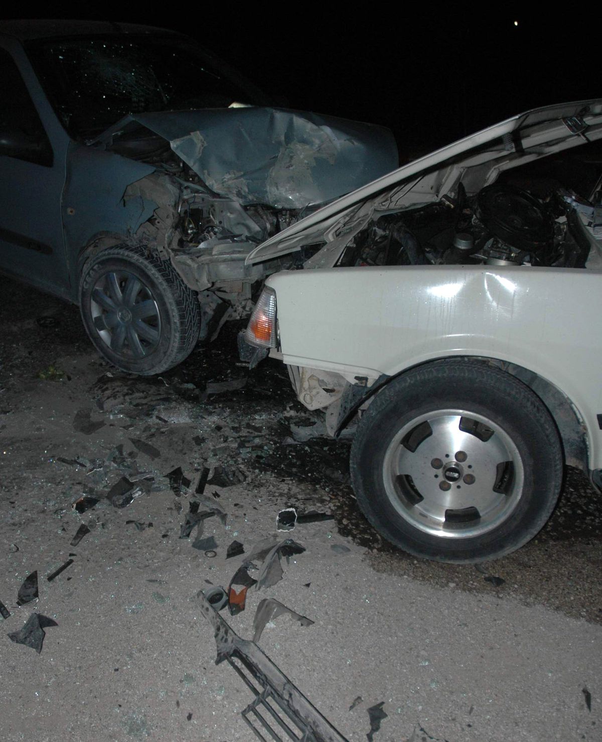 Otomobiller Kafa Kafaya Çarpıştı: 5 Yaralı