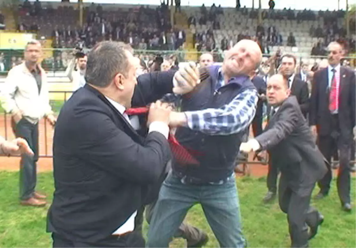 Pancar Ekicileri Kooperatifi\'nin Kongresinde Yumruklar Konuştu