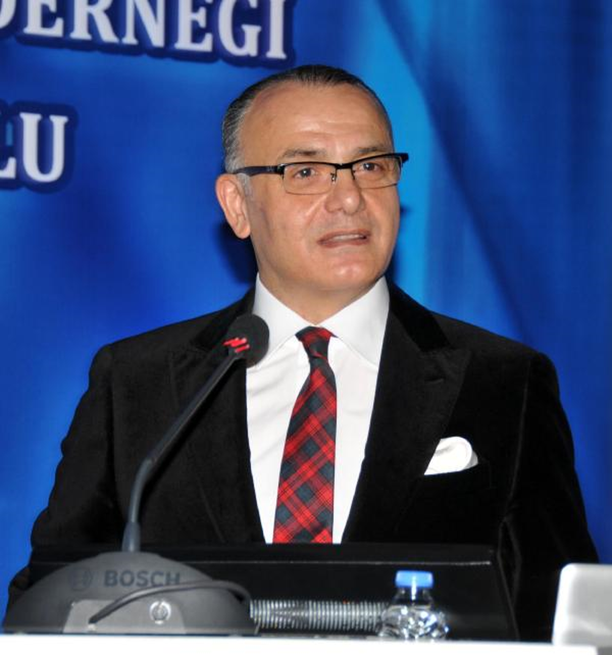 Plastik Cerrahlar, En İyi Meme Ameliyatının Nasıl Olması Gerektiğini Tartıştı