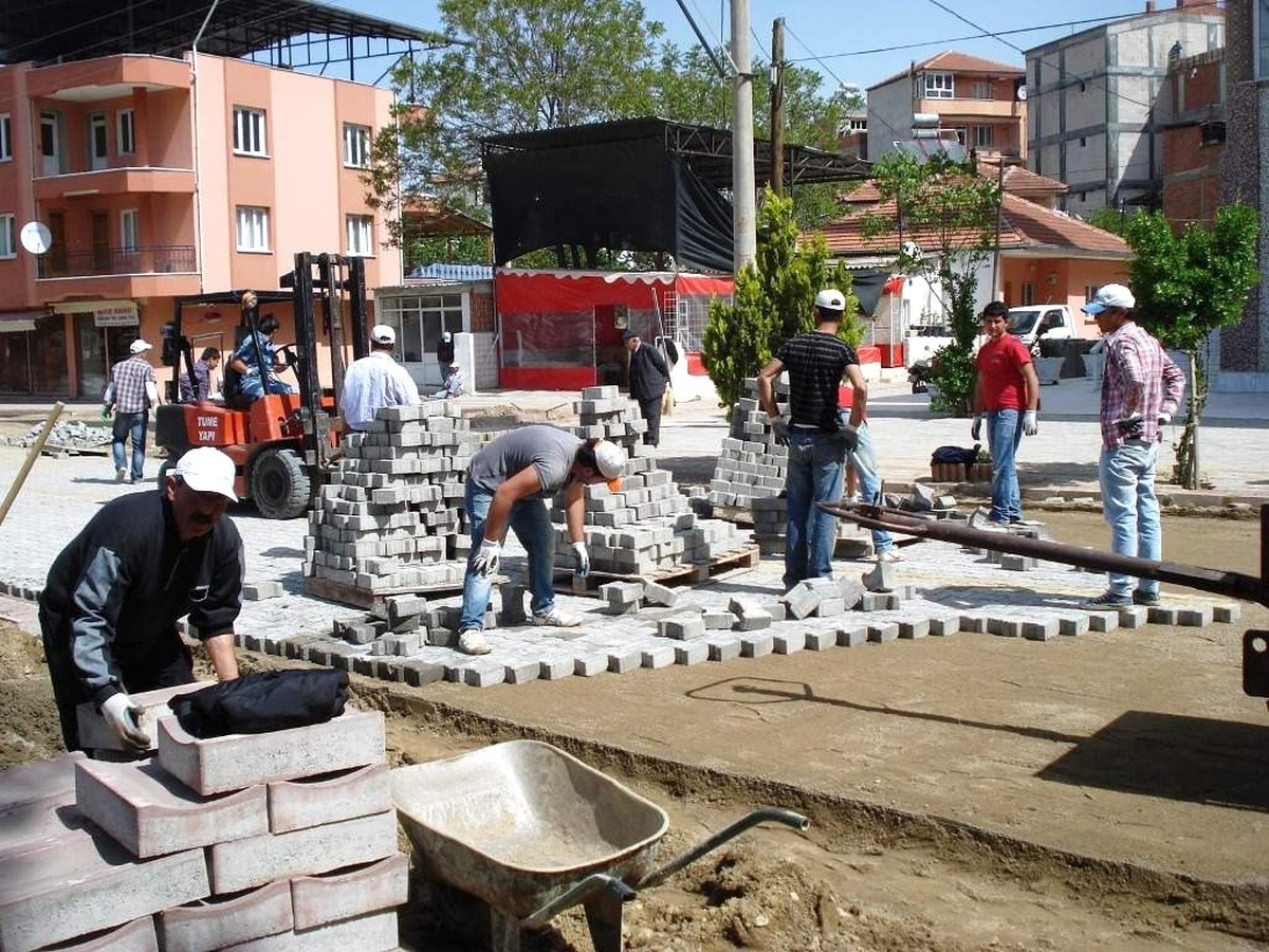 Sarıgöl\'de Kanalizasyon ve Kaldırım Çalışması