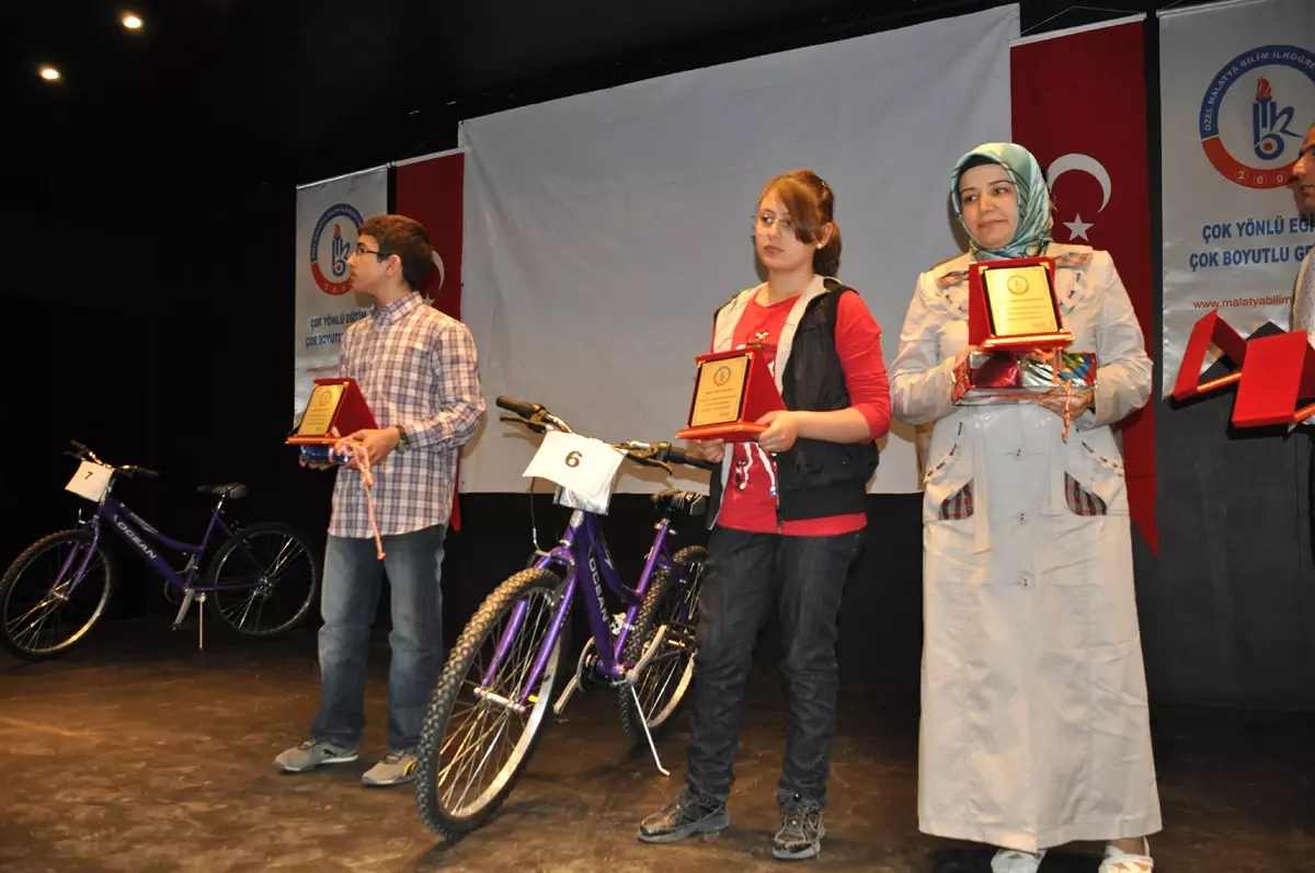 Sts\'de Başarılı Olan Öğrenciler Ödüllendirildi